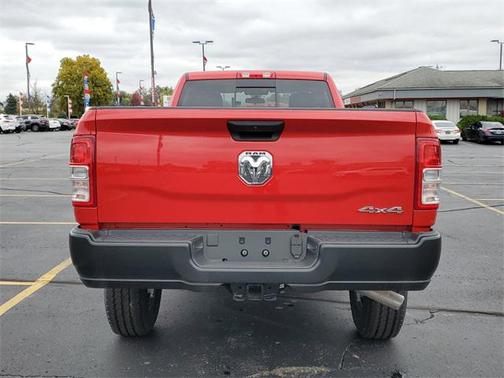 2022 RAM 2500 Tradesman Regular Cab 4x4 8' Box