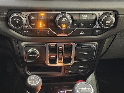 2026 Jeep Gladiator Sahara 4x4