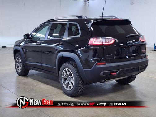 Diamond Black Crystal Pearlcoat 2020 Jeep Cherokee Trailhawk