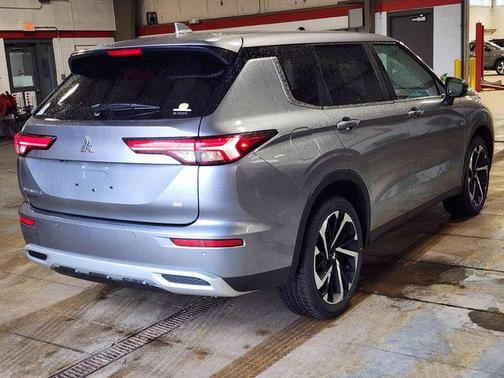 2022 Mitsubishi Outlander SE