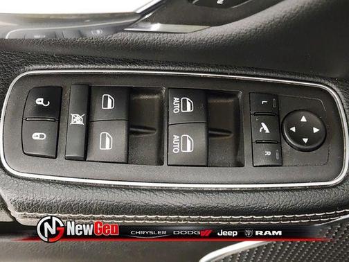 Diamond Black Crystal Pearlcoat 2024 RAM 1500 Laramie