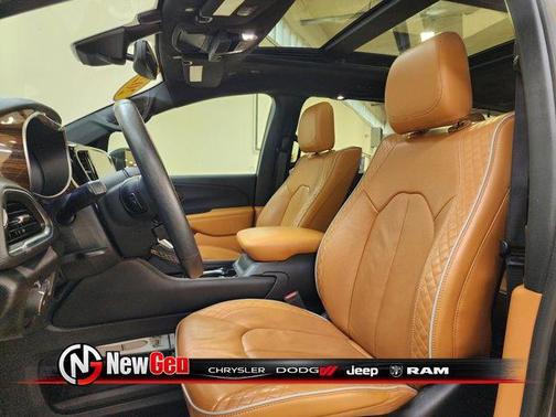 Granite Crystal Metallic Clearcoat 2022 Chrysler Pacifica L