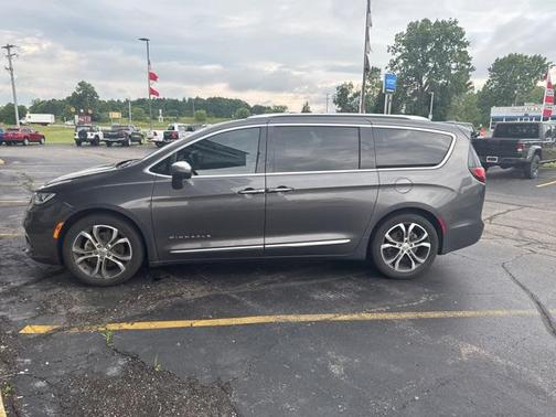 2022 Chrysler Pacifica L