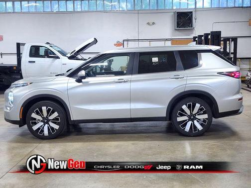 Alloy Silver Metallic 2025 Mitsubishi Outlander SE S-AWC