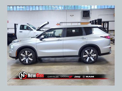 Alloy Silver Metallic 2025 Mitsubishi Outlander SE S-AWC