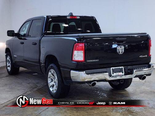 Diamond Black Crystal Pearlcoat 2023 RAM 1500 Big Horn/Lone Star