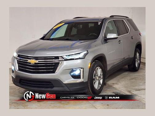 Sterling Gray Metallic 2023 Chevrolet Traverse LT Cloth