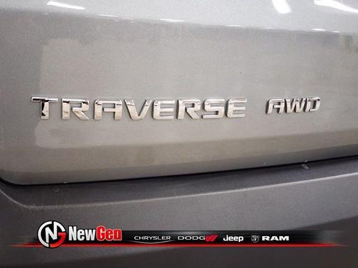 Sterling Gray Metallic 2023 Chevrolet Traverse LT Cloth