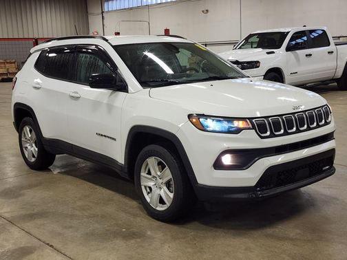 Bright White Clearcoat 2022 Jeep Compass Latitude