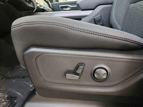 Granite Crystal Metallic Clearcoat 2026 RAM 1500 Big Horn/Lone Star