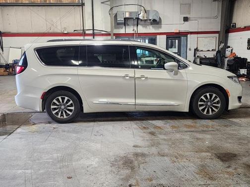 2020 Chrysler Pacifica Touring-L Plus