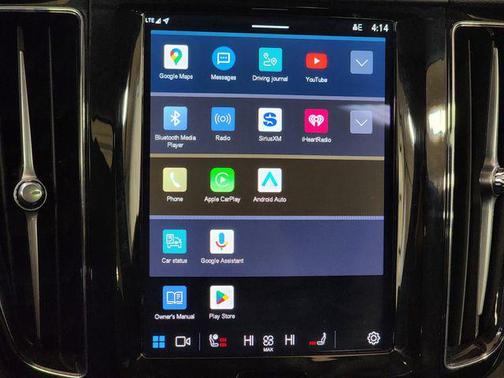 2024 Volvo XC60 B5 Core Dark Theme