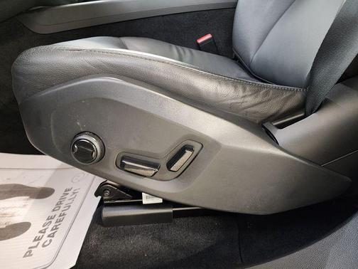 2024 Volvo XC60 B5 Core Dark Theme