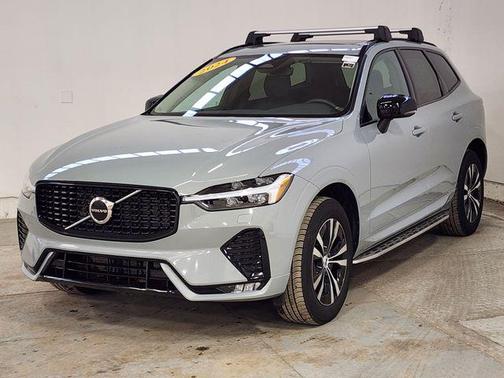 2024 Volvo XC60 B5 Core Dark Theme
