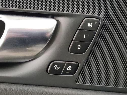 2024 Volvo XC60 B5 Core Dark Theme