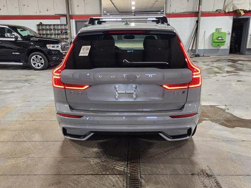 2024 Volvo XC60 B5 Core Dark Theme