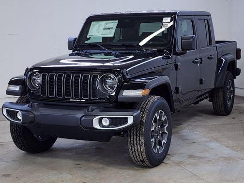 Black Clearcoat 2026 Jeep Gladiator Sahara 4x4