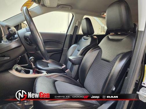 Diamond Black Crystal Pearlcoat 2019 Jeep Compass Latitude