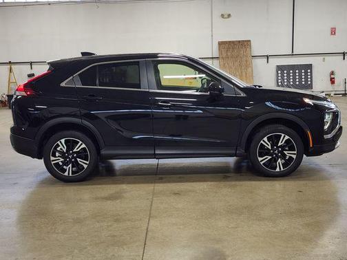 Labrador Black Pearl 2024 Mitsubishi Eclipse Cross SE