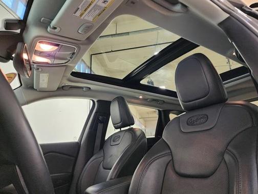 2019 Jeep Cherokee Overland