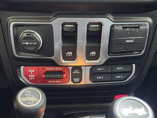 Bright White Clearcoat 2022 Jeep Wrangler Rubicon