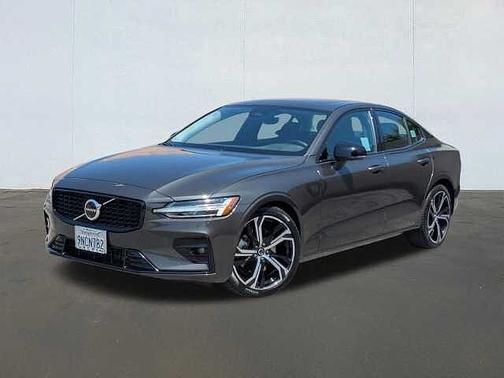 Platinum Grey 2024 Volvo S60 Plus