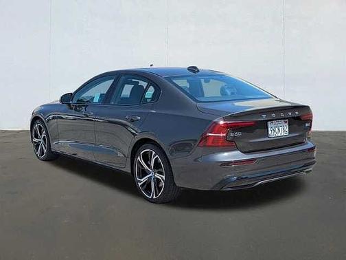 Platinum Grey 2024 Volvo S60 Plus