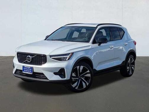2023 Volvo XC40 