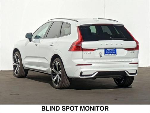 2025 Volvo XC60 B5 Ultra