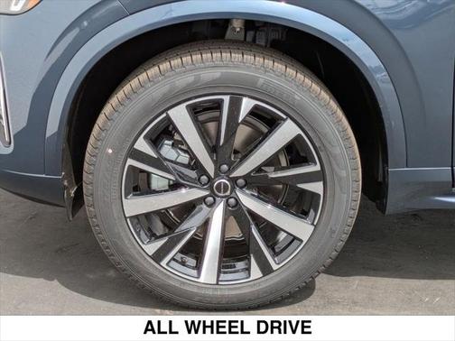 2025 Volvo XC90 B6 Core