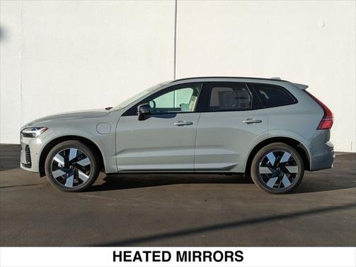 2025 Volvo XC60 Plug-In Hybrid T8 Plus