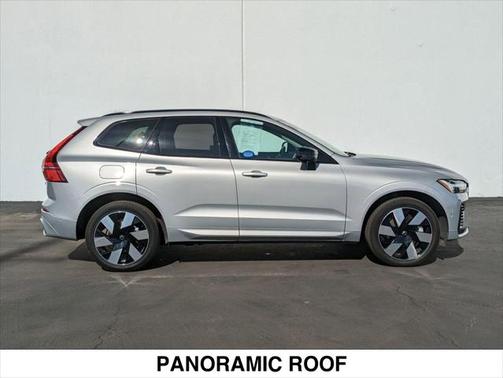 2025 Volvo XC60 Plug-In Hybrid T8 Plus