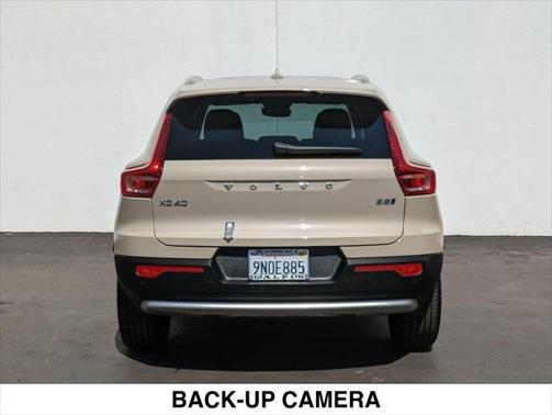 2025 Volvo XC40 B5 Plus Bright Theme
