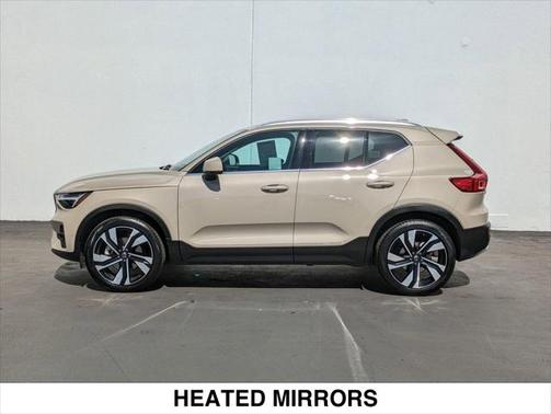 2025 Volvo XC40 B5 Plus Bright Theme