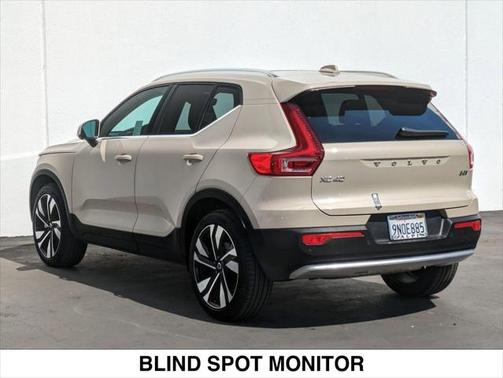 2025 Volvo XC40 B5 Plus Bright Theme
