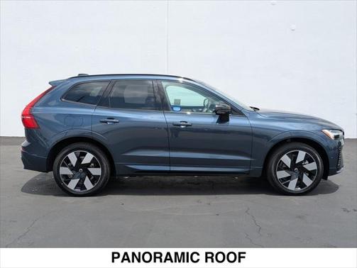 2025 Volvo XC60 Plug-In Hybrid T8 Plus