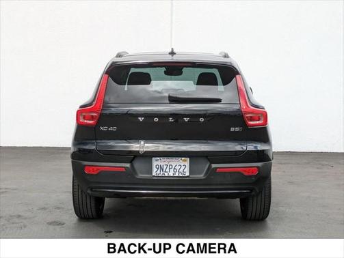 2025 Volvo XC40 B5 Plus Dark Theme