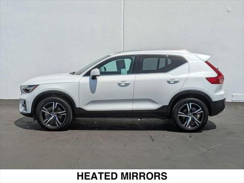 2025 Volvo XC40 B5 Core Bright Theme