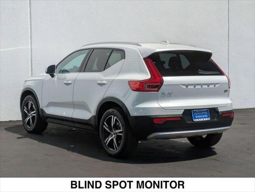 2025 Volvo XC40 B5 Core Bright Theme
