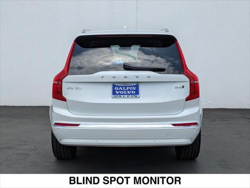 2024 Volvo XC90 B6 Ultimate Bright Theme 6-Seater