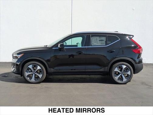 2025 Volvo XC40 B5 Core Bright Theme