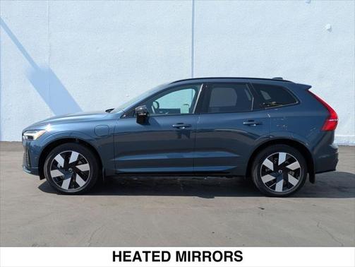2025 Volvo XC60 Plug-In Hybrid T8 Plus