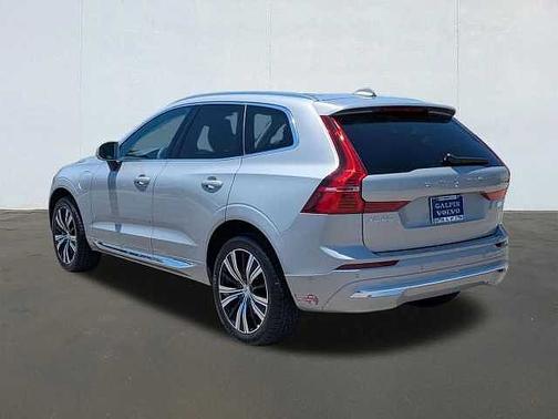 Silver Dawn 2023 Volvo XC60 Plus