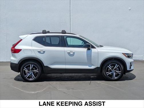2024 Volvo XC40 B5 Core Bright Theme