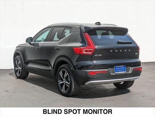 2025 Volvo XC40 B5 Core Bright Theme