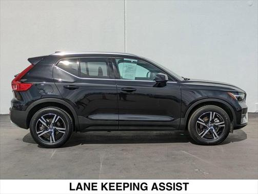 2025 Volvo XC40 B5 Core Bright Theme