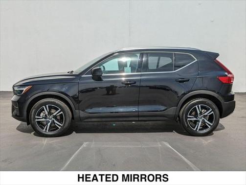 2025 Volvo XC40 B5 Core Bright Theme