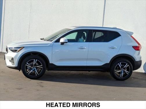 2025 Volvo XC40 B5 Core Bright Theme
