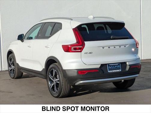 2025 Volvo XC40 B5 Core Bright Theme