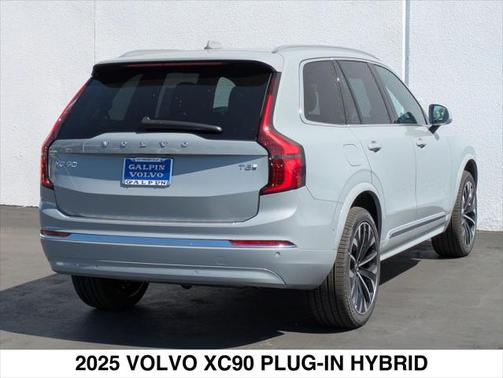 2025 Volvo XC90 Plug-In Hybrid T8 Ultra 7-Seater